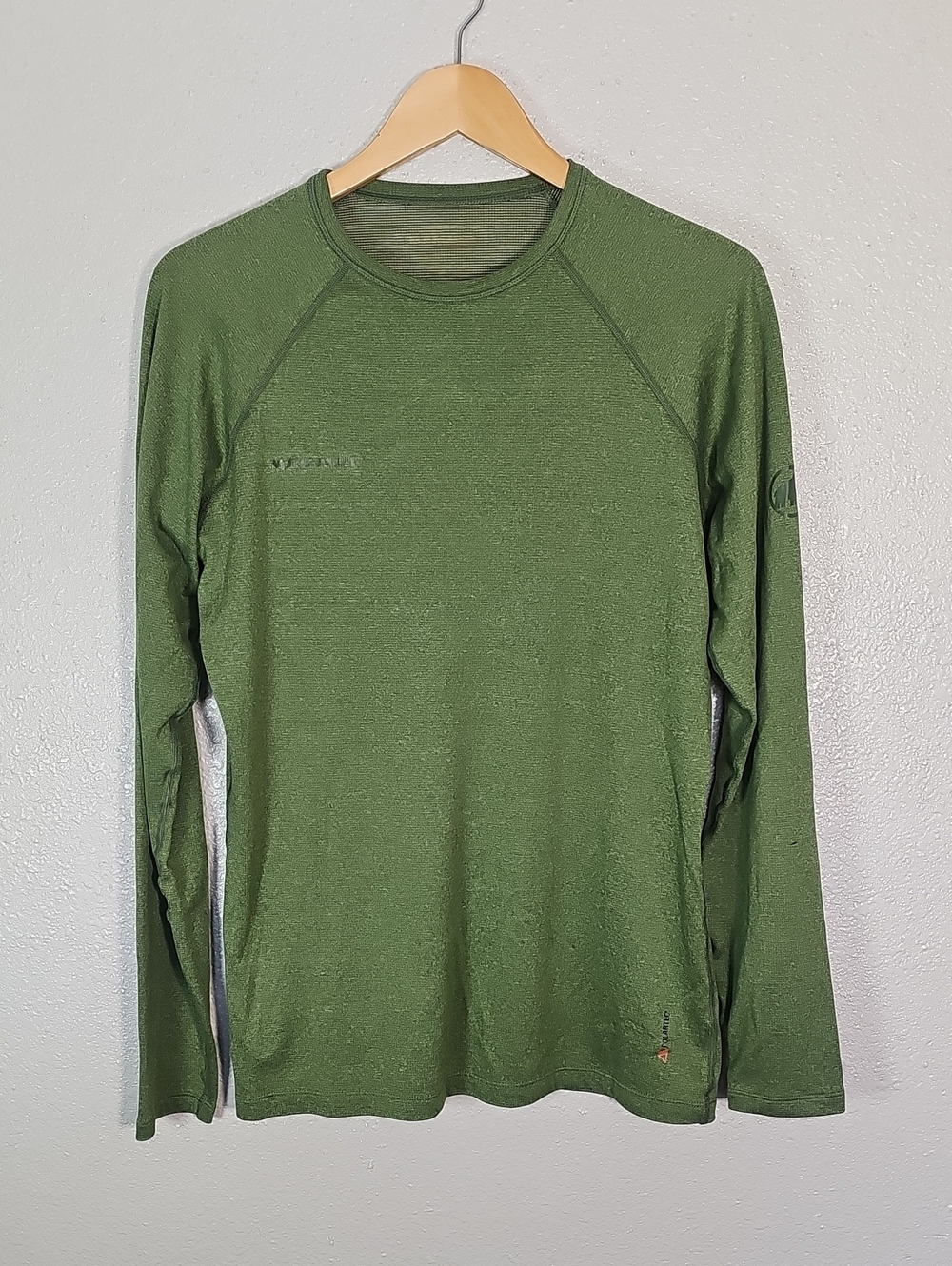 Mammut Men's Long Sleeve Crew Neck Shirt - Green.